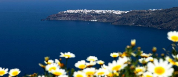 Santorini island: Ride with a bike from Fira to Oia